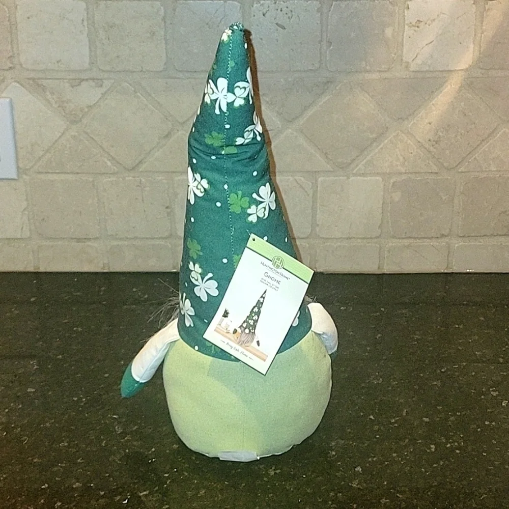 St. Patrick's Day NWT Gnome with Mug of Beer 20